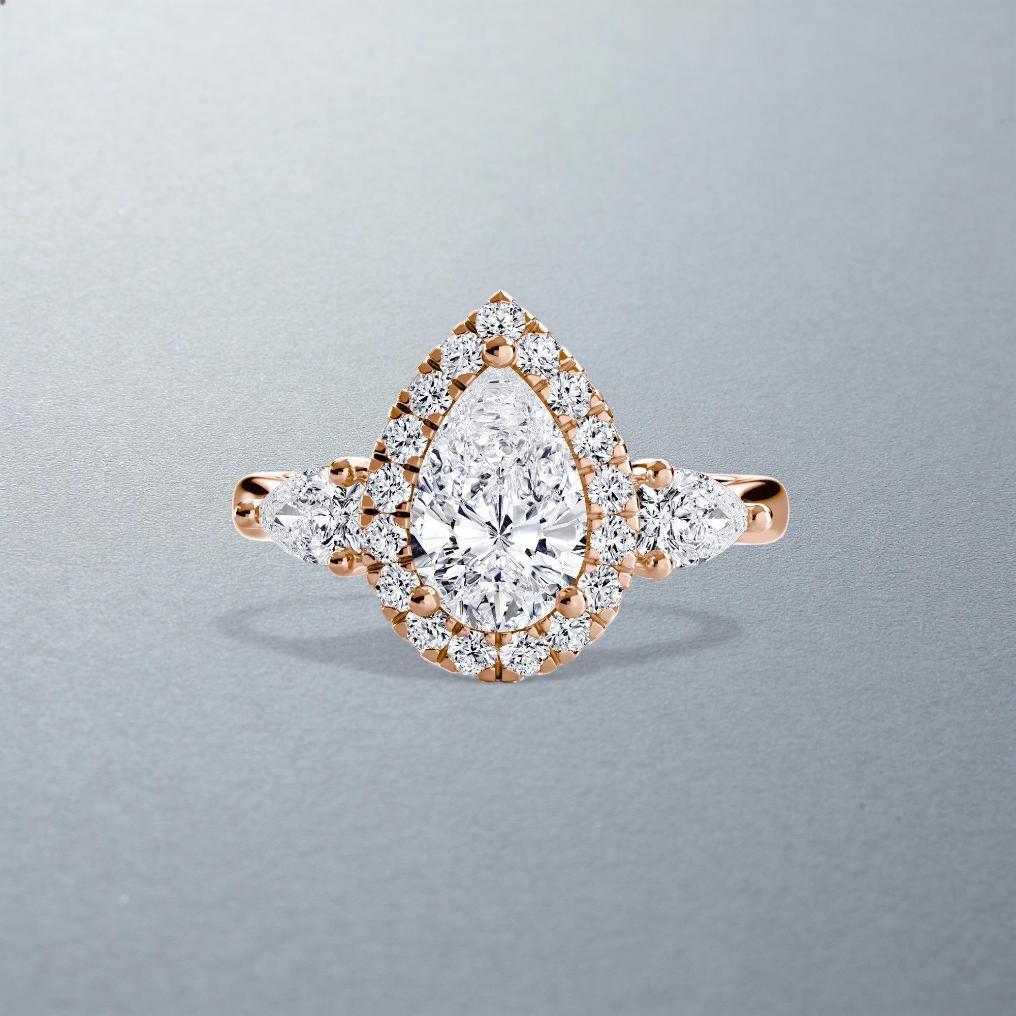 The Märta Halo Ring