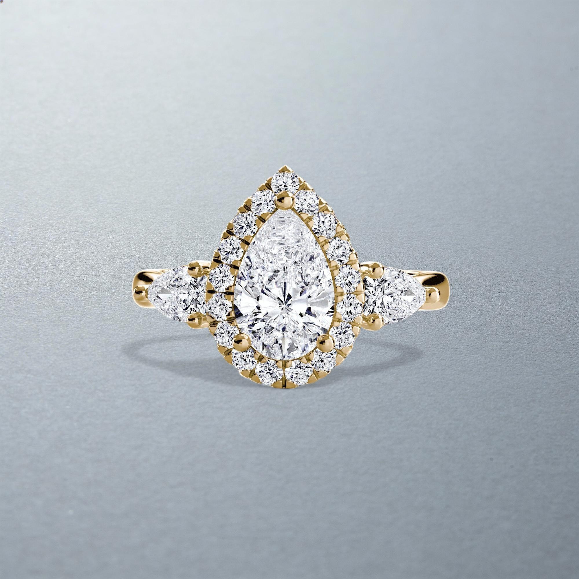 The Märta Halo Ring