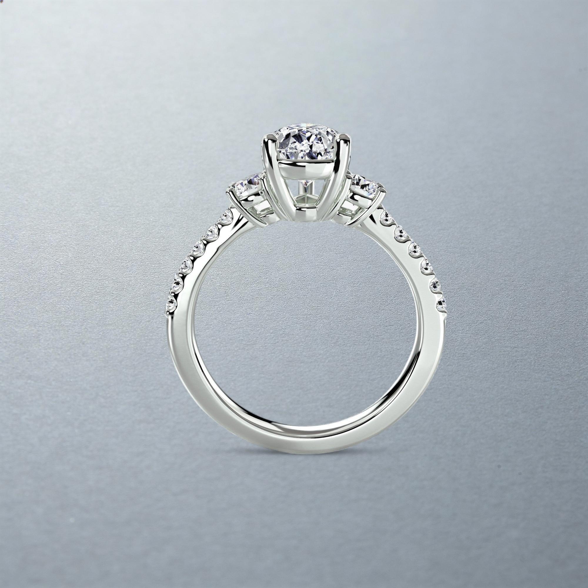 The Máxima Three-Stone Ring